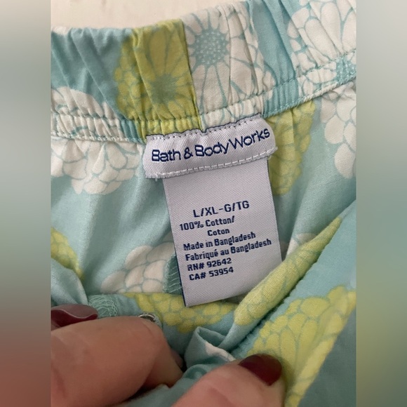 Bath and Body Work’s lightweight blue floral snap front pajama bottom pants; L - Picture 3 of 4